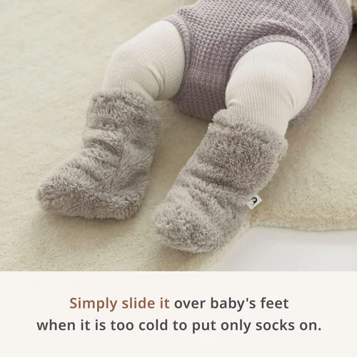 Vista 3 de Konny Botines de invierno de forro polar mullidos y acogedores para bebés (beige), regalos de Año Nuevo, calentadores de pies para bebés recién