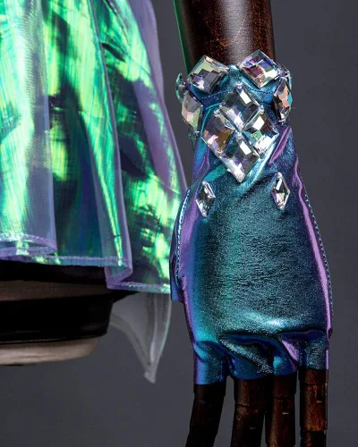 Vista 4 de miccostumes Traje de cuero para mujer, disfraz de cosplay con cinturón y accesorio para el cuello