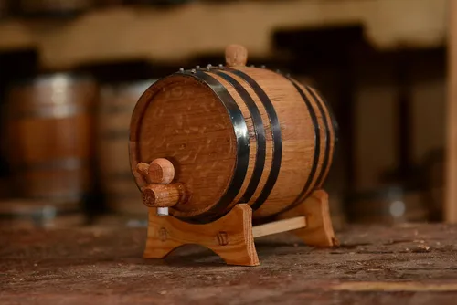 Vista 4 de Personalizado – Barril de envejecimiento de bourbon de roble blanco americano – roble envejecido (1 litro, aros negros)