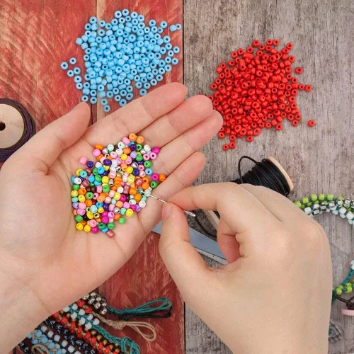 Vista 3 de 1300 cuentas de semillas de vidrio a granel, cuentas de poni opacas 6/0 de 0.157 pulgadas para fabricación de joyas (blanco)