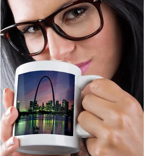 Vista 2 de 3dRose mug_56145_3 "St louis Missouri Arch At Nite" Taza mágica transformadora, 11 onzas, multicolor