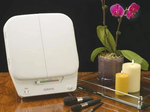 Vista 6 de Jerdon JGL10 W Euro Espejo de 3 paneles iluminado con aumento de 5X, 4 configuraciones de luces, acabado blanco