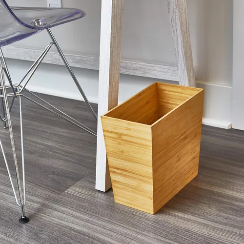 Vista 3 de iDesign - Cesta de basura rectangular de bambú, colección Formbu, 10.5 x 5.75 x 10 pulgadas, acabado de madera natural Acabado de madera natural