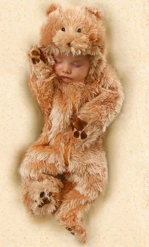 Vista 3 de Baby Snuggle - Enterizo de oso de peluche de lujo