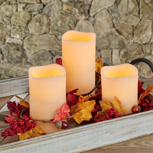 Vista 3 de Elements Juego de 5 velas LED de color marfil con guirnalda de vegetación artificial de cosecha