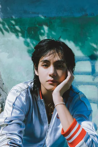 Vista 7 de BTS V Layover 1er álbum en solitario versión aleatoria estándar OutBox 124p PhotoBook A+20p PhotoBook B+12p Lyric Book+2p Postcard+5p PhotoCard+100p