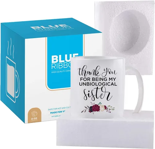Vista 6 de BLUE RIBBON Taza del Día de las Hermanas, con texto en inglés "Thank You FOR BEING MY UNBIOLOGICAL Sister", divertida taza de café en caja de regalo