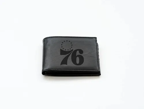 Vista 4 de Rico Industries - Cartera de diseño delgado con grabado láser de la NBA, cartera con grabado láser estilo billetera - Gran regalo Negro