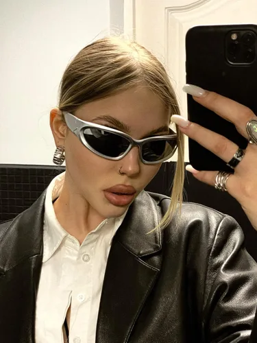 Vista 5 de FEISEDY Gafas de sol futuristas envolventes ovaladas y frescas Y2K con marco grueso, vintage de los años 90 para hombres y mujeres, B2951