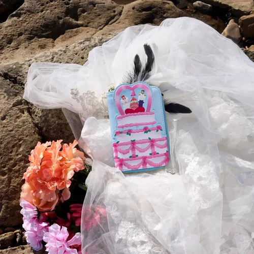 Vista 2 de Loungefly Disney - Cartera con cremallera para pastel de boda de la Sirenita