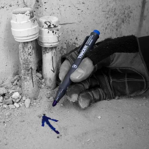 Vista 2 de TRACER - Juego de marcadores de construcción sin obstrucciones con funda, paquete de 3 Black, blue and red concrete marker pens - marks on dusty