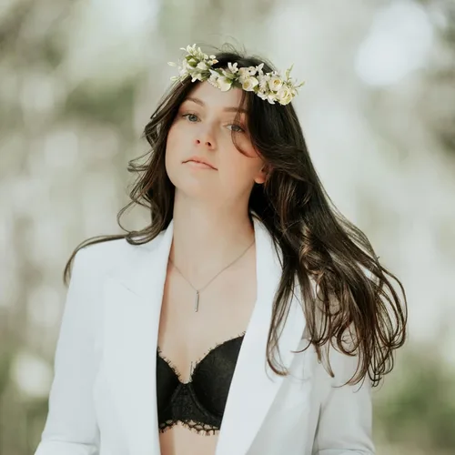 Vista 7 de FOMIYES Flower Headband Simulated Rose Flowers Elegant Hair Accessories for Weddings Parties and Photography for Brides and Bridesmaids