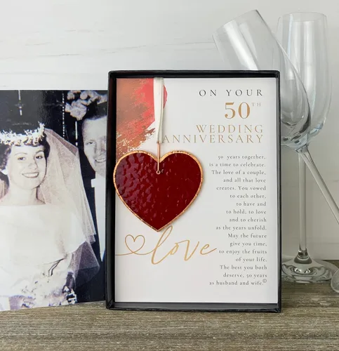 Vista 4 de En tu 50 aniversario de boda: hermoso corazón de vitral; un adorno de recuerdo sentimental y significativo para la pareja casada - Hecho a mano