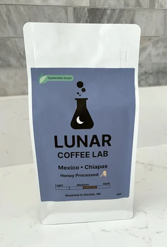 Vista 9 de Lunar Coffee Lab Café orgánico medio tostado medio descafeinado medio – Proceso de agua de montaña medio descafeinado Guatemala, mitad reliquia