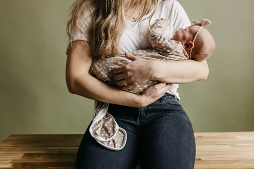 Vista 3 de Vestido de bebé Copper Pearl - Vestidos anudados para recién nacidos para bebé niño y niña, vestidos de bebé de manga larga suaves y elásticos