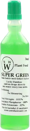 Vista 3 de NW Wholesaler - Juego de tres 3 arreglos de bambú de la suerte para interiores con una botella de fertilizante líquido de bambú de la suerte