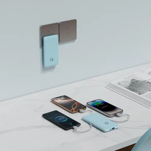 Vista 2 de Q 10000 mAh Banco de energía, cargador portátil delgado, paquete de batería externa con 4 salidas, enchufe de pared AC incorporado, cables Micro USB