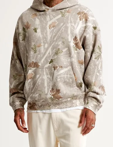 Vista 3 de Labolliy Sudaderas con capucha de camuflaje de gran tamaño para mujer, estampado de hojas de arce, sudadera de forro polar de manga larga