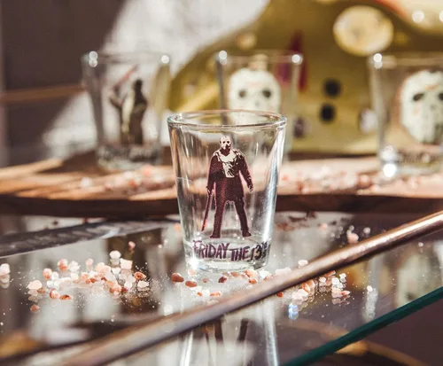 Vista 4 de Toynk Friday The 13th Jason Voorhees - Juego de 4 vasos de vaso de whisky de 2 onzas