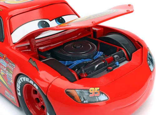 Vista 3 de Disney Pixar Cars 3 1:24 Lightning McQueen - Auto fundido a presión con estante para neumáticos (99751)