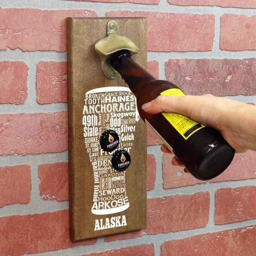 Vista 2 de Torched State Craft - Abridor magnético de botellas de cerveza con tapa (Alaska) Abrebotellas montado en la pared para nevera Es un gran regalo