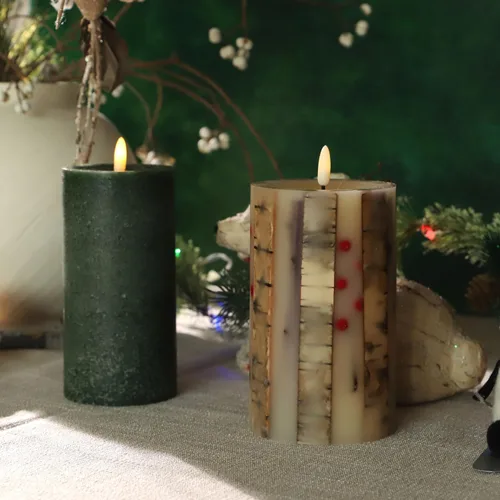 Vista 9 de Velas de abedul real sin llama incrustadas con bayas rojas, velas de Navidad sin llama con control remoto, velas tipo pilar que funcionan