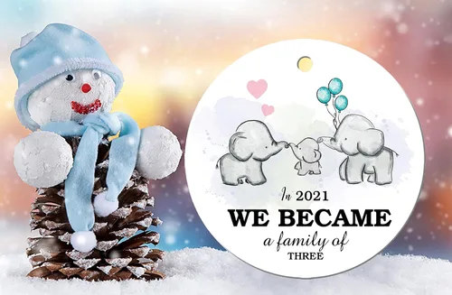 Vista 3 de Adorno de Navidad de la familia de elefantes en 2021 We Become A Family of Three Keepsake Family Christmas Tree Decoraciones para amigos, bodas