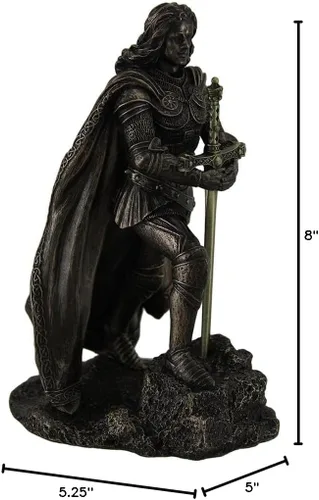 Vista 10 de Veronese Design King Arthur de pie tirando de la espada en la estatua de bronce de piedra
