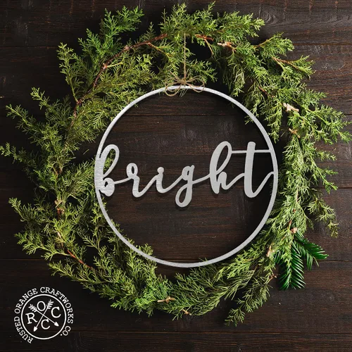 Vista 5 de ROCC RUSTED ORANGE CRAFTWORKS CO. Saludos de Navidad minimalistas – 11.5 pulgadas brillante – Cartel de Navidad redondo de metal para puerta