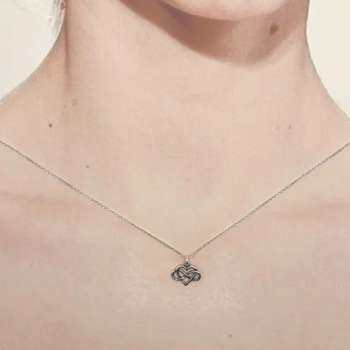 Vista 2 de KEVIN N ANNA Collar pequeño de plata de ley con dije de corazón infinito, 18 pulgadas