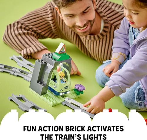 Vista 6 de LEGO DUPLO 10425 - Juego de expansión de túnel y pistas de tren de la ciudad Town, 10 piezas adicionales de vías de tren, juego de tren