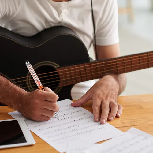 Vista 8 de Outus 12 bolígrafos de música 2 en 1, piano para estudiantes, bolígrafo retráctil de cristal para notas musicales, con puntas de lápiz capacitivo