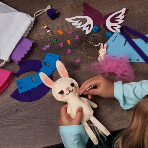 Vista 7 de Craft-tastic – Make a Bunny Friend Craft Kit – Aprende a hacer 1 muñeco de peluche fácil de coser con ropa y accesorios