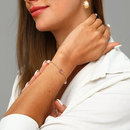 Vista 4 de XYJZXY Pulsera de perlas pequeñas de oro chapada en oro de 18 quilates, pulsera barroca de perlas de agua dulce para mujer, pulsera ajustable