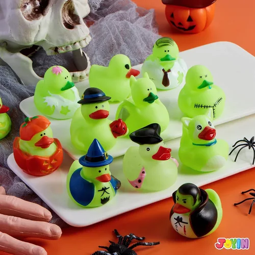 Vista 6 de JOYIN 12 piezas de juguetes de baño de patos brillantes de Halloween, patos de goma para premios escolares, patos que brillan en la oscuridad