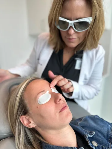 Vista 6 de IPL-AID: Protector ocular desechable para un tratamiento seguro IPL. Proteja sus ojos con precisión y comodidad