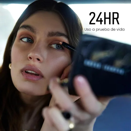 Vista 3 de Bobbi Brown Sombra en crema de larga duración en barra Sombra de ojos en barra de 24 horas Tonos de alta pigmentación, acumulables con tres
