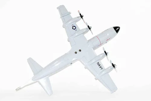 Vista 7 de VP-24 Batmen 1969 Modelo P-3B, modelo a escala de caoba