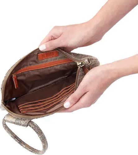 Vista 3 de HOBO Sable - Bolsa de muñeca para mujer, construcción de cuero pulido con correa de muñeca circular, bolsa práctica y compacta