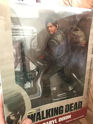 Vista 3 de Walking Dead Daryl Dixon Bloody Variant - Figura de sobreviviente de 10 pulgadas
