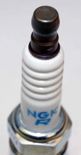 Vista 7 de NGK Bujías 3481 DCPR6E Enchufe BX/10