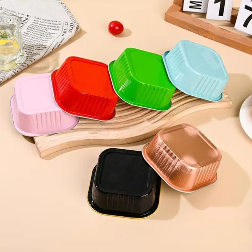 Vista 5 de Findful - Juego de 40 moldes cuadrados de papel de aluminio para cupcakes de 10 oz con tapas, moldes para brownies, moldes desechables grandes