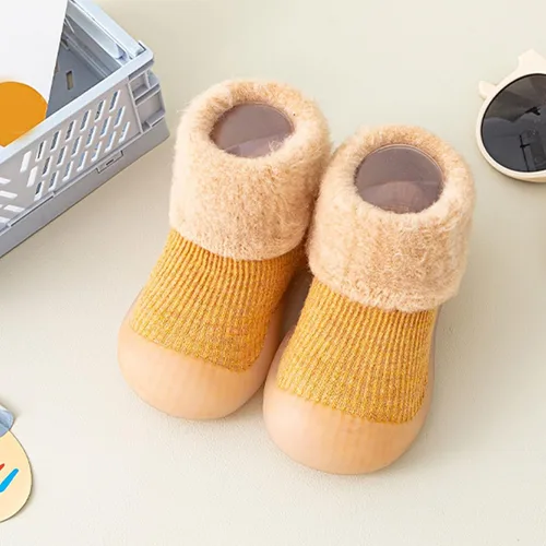 Vista 2 de Calcetines para niños pequeños antideslizantes parte inferior suave zapatos para caminar por primera vez suela de goma antideslizante para niñas