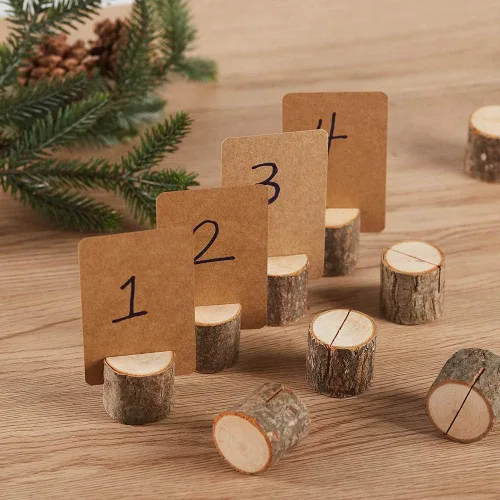 Vista 2 de 20 soportes de madera rústica para números de mesa con 30 piezas de papel kraft para tarjetas de lugar para fiestas, bodas y tarjetas de notas