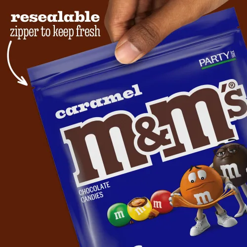 Vista 6 de M&M'S - Caramelos navideños de chocolate con leche y caramelo - Bolsa de caramelos a granel resellable tamaño fiesta, 34 onzas