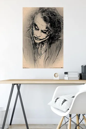 Vista 4 de Trends International Dark Knight-Sketch - Póster de pared premium, 22.375 x 34 pulgadas