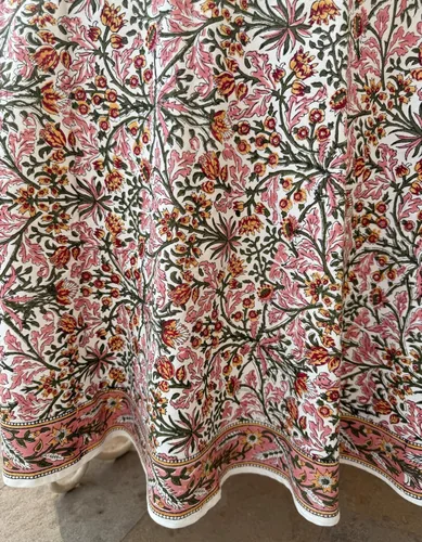 Vista 102 de Ridhi Mantel redondo estampado a mano color rosa flamenco 110 pulgadas 100%