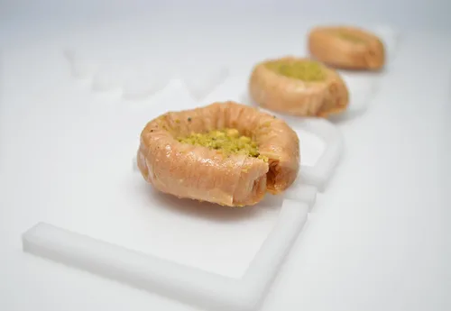 Vista 3 de Baklava Surtido de 4 libras – Auténtica caja de regalo de pastelería libanesa, recién horneada diariamente, pequeño postre gourmet, perfecta