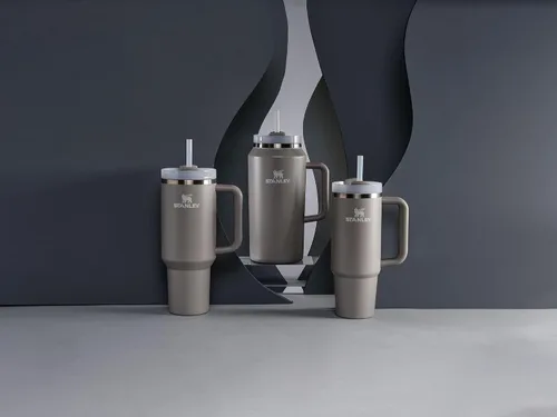 Vista 8 de Stanley Quencher H2.0 - Vaso de acero inoxidable con asa, pajilla y tapa FlowState giratoria de 3 posiciones; aislamiento térmico, sin BPA; apto