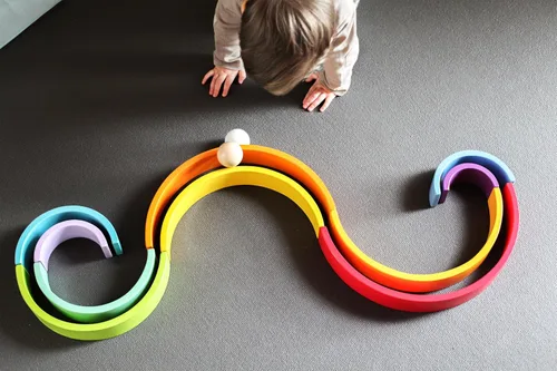 Vista 6 de Small Foot Bloques de construcción de madera arcoíris con bolas (XL) – Bloque de construcción educativo de madera de 15 x 9 x 2 pulgadas para niños